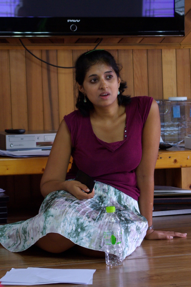 House of Sharing volunteer Madhu Narayan gives an introductory lecture to a tour group.   Olga Kobylinska