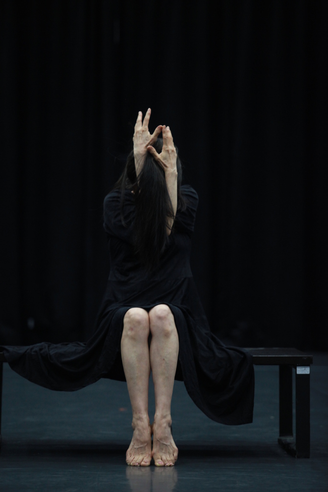 Scenes from the contemporary dance production “Roundabout Space.”    Korea National Contemporary
Dance Company