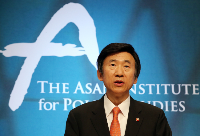 Foreign Minister Yun Byung-se speaks on promoting peace in Northeast Asia at a forum at the Asan Institute for Policy Studies in Seoul on July 9.   Yonhap