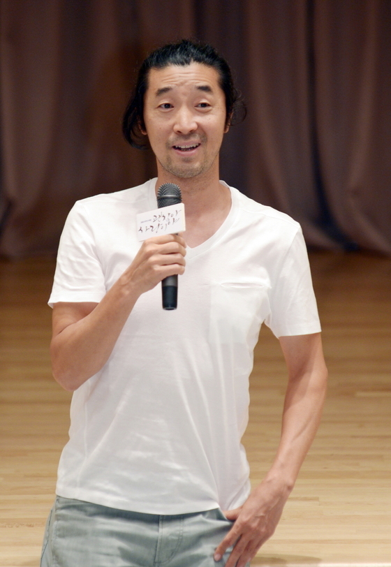 Director Kim Gyu-tae of SBS’ new rom-com ”It’s Okay, That‘s Love“ talks to press in a drama premiere press meeting in Seoul, Wednesday. (SBS)