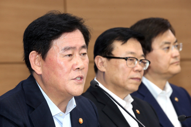 Finance Minister Choi Kyung-hwan announces economic stimulus measures on Thursday.  (Yonhap)