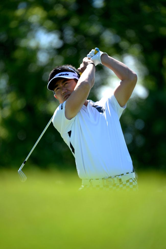 Yang Yong-eun tees off on the 13th hole during the first round of the RBC Canadian Open at the Royal Montreal Golf Club in Montreal, Canada, Thursday. AFP-Yonhap