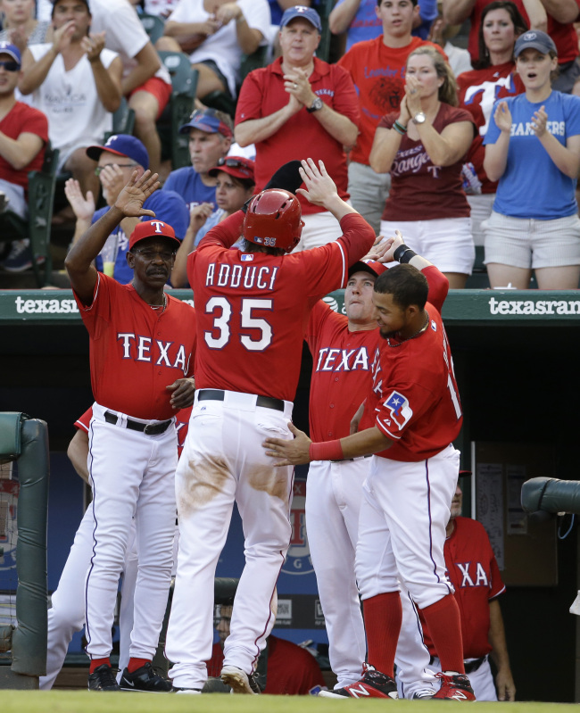 The Texas Rangers’ Jim Adduci is congratulated after scoring a run in the fourth inning on Saturday.   AP-Yonhap