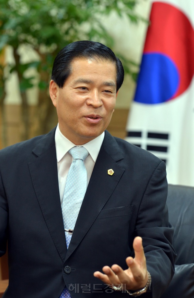 박래학 서울시의회 의장<br />김명섭 기자 msiron@heraldcorp.com
박래학 서울시의회 의장
김명섭 기자 msiron@heraldcorp.com
박래학 서울시의회 의장
김명섭 기자 msiron@heraldcorp.com
박래학 서울시의회 의장
김명섭 기자 msiron@heraldcorp.com
박래학 서울시의회 의장
김명섭 기자 msiron@heraldcorp.com