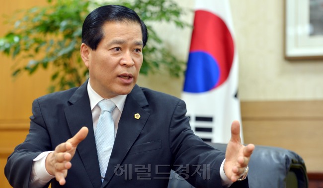 박래학 서울시의회 의장<br />김명섭 기자 msiron@heraldcorp.com
박래학 서울시의회 의장
김명섭 기자 msiron@heraldcorp.com
박래학 서울시의회 의장
김명섭 기자 msiron@heraldcorp.com
박래학 서울시의회 의장
김명섭 기자 msiron@heraldcorp.com
박래학 서울시의회 의장
김명섭 기자 msiron@heraldcorp.com