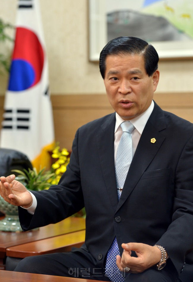 박래학 서울시의회 의장<br />김명섭 기자 msiron@heraldcorp.com
박래학 서울시의회 의장
김명섭 기자 msiron@heraldcorp.com
박래학 서울시의회 의장
김명섭 기자 msiron@heraldcorp.com
박래학 서울시의회 의장
김명섭 기자 msiron@heraldcorp.com
박래학 서울시의회 의장
김명섭 기자 msiron@heraldcorp.com