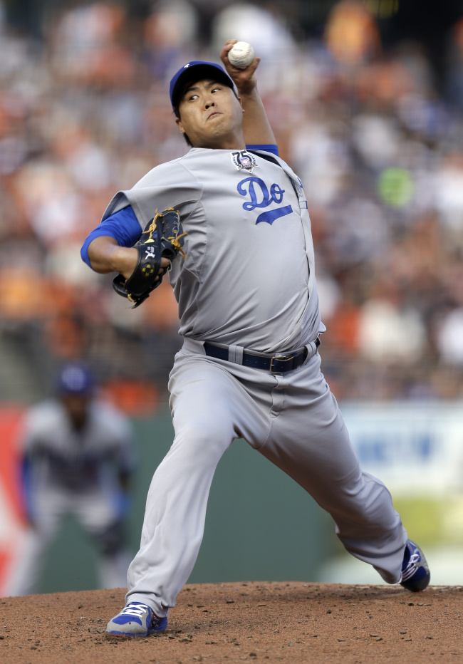 Los Angeles Dodgers pitcher Ryu Hyun-jin delivers in the first inning on Sunday.   AP-Yonhap