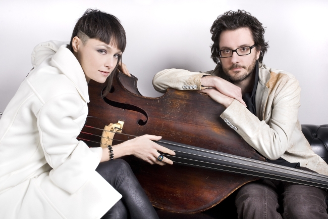 Musica Nuda.  Plus Hitch