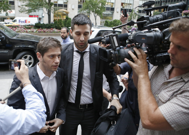 Argentine Economy Minister Axel Kicillof (left) arrives for negotiations in New York to discuss a resolution to Argentina’s debt problem to avoid a default on Tuesday.   AP-Yonhap