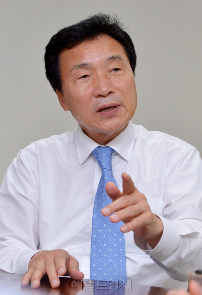 13일 여의도 캠프 민주통합당 손학규 대선경선 후보. 박현구 기자phko@heraldm.com 2012.07.13
13일 여의도 캠프 민주통합당 손학규 대선경선 후보. 박현구 기자phko@heraldm.com 2012.07.13
13일 여의도 캠프 민주통합당 손학규 대선경선 후보. 박현구 기자phko@heraldm.com 2012.07.13