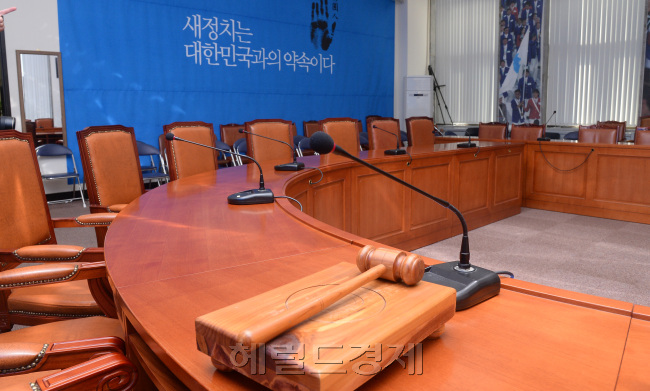 7.30 재보궐선거 참패로 지도부가 총사퇴한 새정치민주연합 회의실.이길동기자.gdlee@heraldcorp.com