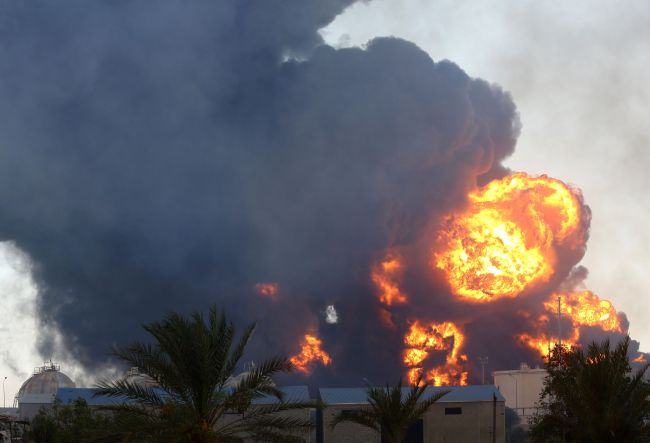 Smoke billows from a petrol depot that was set ablaze following clashes between rival militias near the airport in Tripoli on Saturday.   AFP-Yonhap
