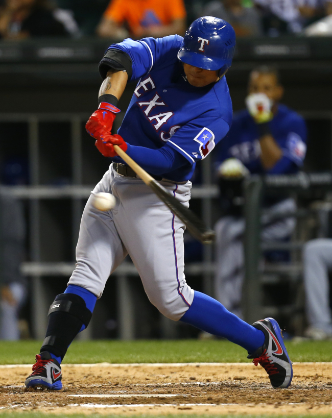 Texas Rangers left fielder Choo Shin-soo hits a homerun on Tuesday.   (AP-Yonhap)