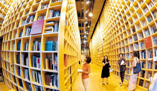 The 24-hour public library The Forest of Wisdom, houses over 200,000 donated books. (Park Hyun-koo/The Korea Herald)
