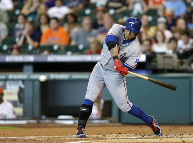 <YONHAP PHOTO-0564> Texas Rangers' Shin-Soo Choo swings for a double against the Houston Astros in the first inning of a baseball game Saturday, Aug. 9, 2014, in Houston. (AP Photo/Pat Sullivan)/2014-08-10 09:33:13/ <저작권자 ⓒ 1980-2014 ㈜연합뉴스. 무단 전재 재배포 금지.>
Texas Rangers DH Choo Shin-soo hits a double against the Houston Astros in the first inning on Saturday. The Korean went 4 for 5.   AP-Yonhap