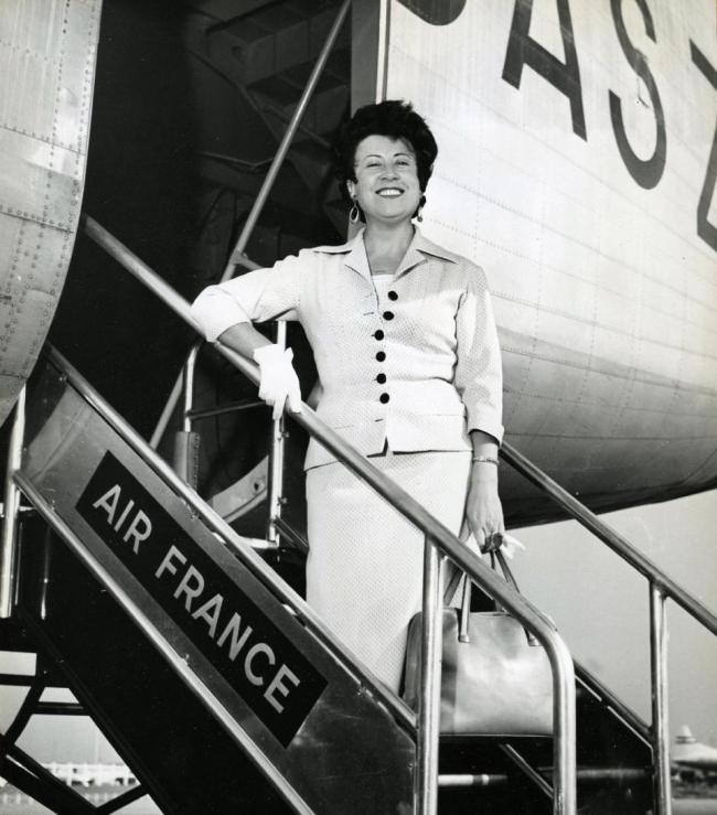 A photo taken in the ’50s at the airport in Paris shows French singer Yvette Giraud.   AFP