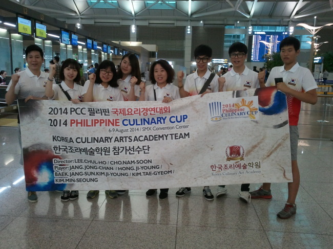 Korean participants pose in Incheon International Airport before leaving for the Philippine Culinary Cup in Manila on Aug. 3.