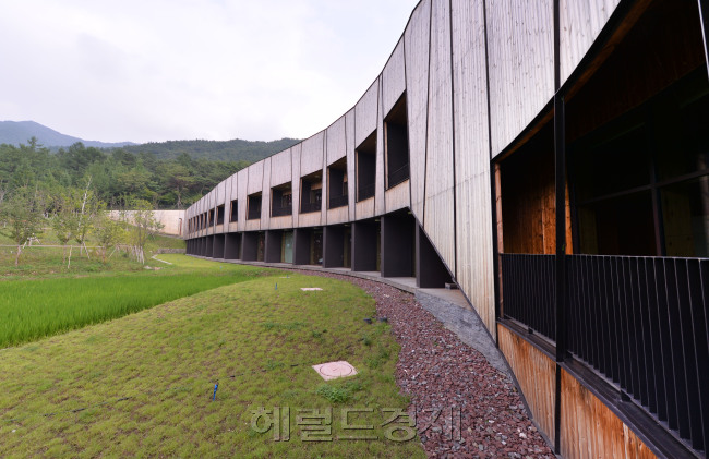 풀무원 연수원 <br />괴산=이상섭 기자. babtong@heraldcorp.com
풀무원 연수원
괴산=이상섭 기자. babtong@heraldcorp.com
