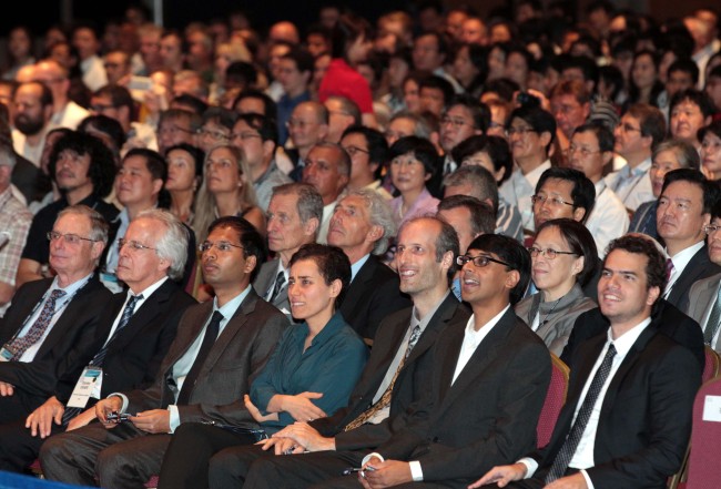 (From right) Fields Medal winners Artur Avila, Manjul Bhargava, Martin Hairer and the first-ever female winner Maryam Mirzakhani attend the International Congress of Mathematicians in Seoul on Wednesday.   Park Hyun-koo/The Korea Herald
