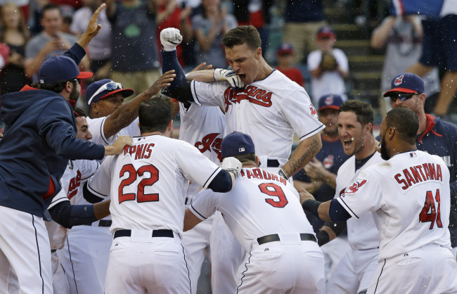 The Cleveland Indians’ Zack Walters (top) is mobbed by teammates after he hit a game-winning home run against the Arizona Diamondbacks on Wednesday.   AP-Yonhap