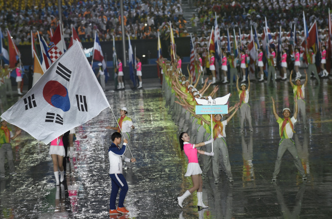 The flag bearer of South Korea’s delegation parades into the stadium during the opening ceremony of the Nanjing 2014 Youth Olympic Games on Saturday.   Xinhua-Yonhap