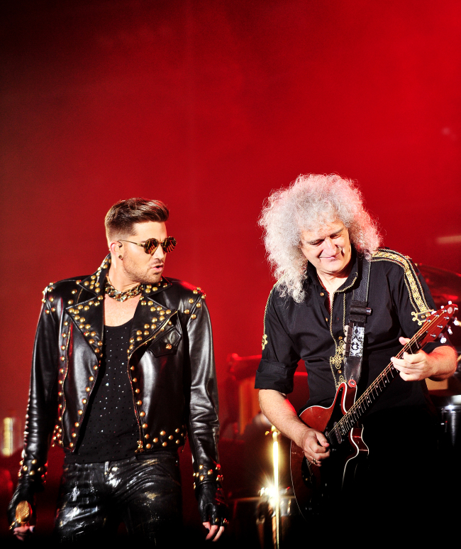 Brian May (right) of Queen and Adam Lambert perform at Auxiliary Stadium at Jamsil Sports Complex on Thursday. Live Nation Korea