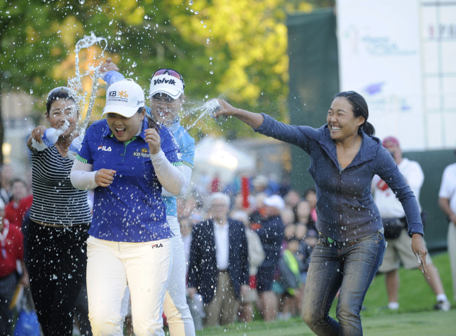 Korea’s Park In-bee is doused with water after she won the LPGA Championship on Sunday.   AP-Yonhap