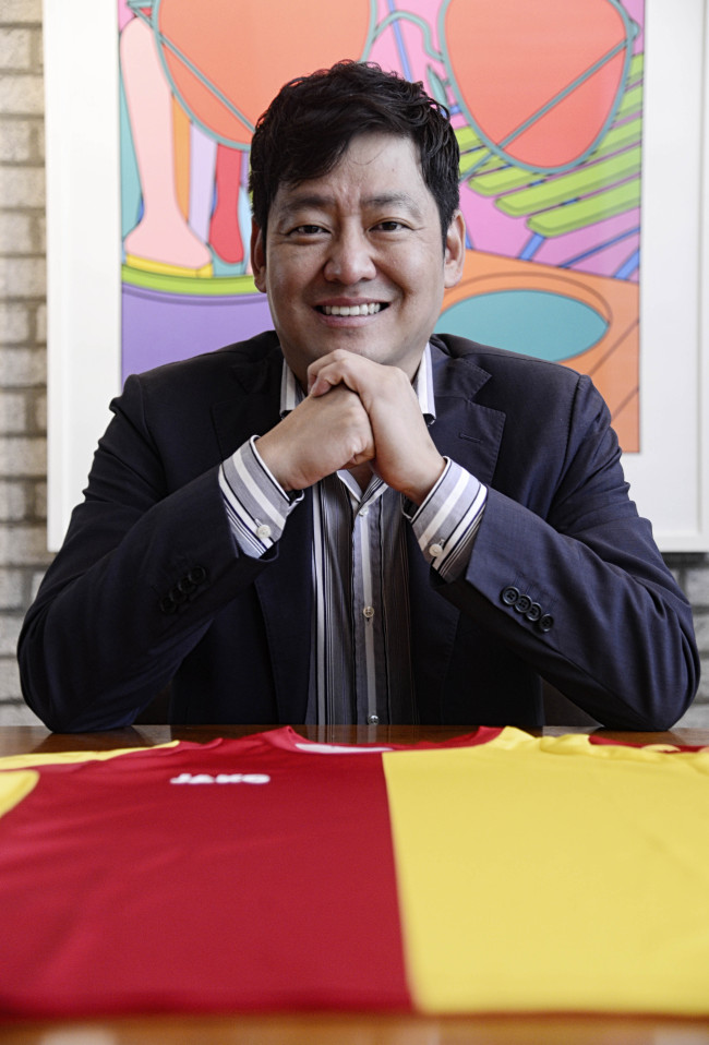Shim Chan-koo, the CEO of Korea-based sports marketing firm Sportizen, poses during an interview with The Korea Herald at his office in Gangnam-gu, Seoul, Thursday.
Park Hae-mook/The Korea Herald