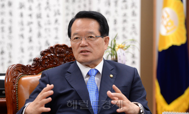 정의화 국회의장.이길동기자.gdlee@heraldcorp.com. 2014.08.11.
정의화 국회의장.이길동기자.gdlee@heraldcorp.com. 2014.08.11.
정의화 국회의장.이길동기자.gdlee@heraldcorp.com. 2014.08.11.