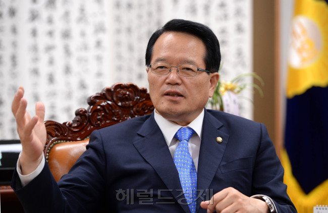 정의화 국회의장.이길동기자.gdlee@heraldcorp.com. 2014.08.11.
정의화 국회의장.이길동기자.gdlee@heraldcorp.com. 2014.08.11.
정의화 국회의장.이길동기자.gdlee@heraldcorp.com. 2014.08.11.