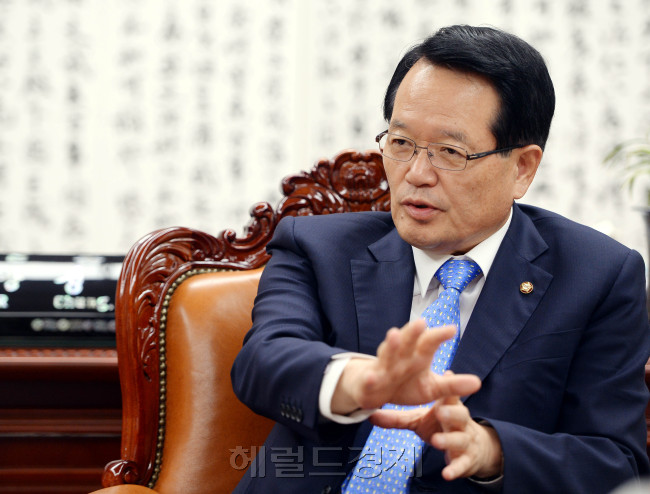 정의화 국회의장.이길동기자.gdlee@heraldcorp.com. 2014.08.11.
정의화 국회의장.이길동기자.gdlee@heraldcorp.com. 2014.08.11.
정의화 국회의장.이길동기자.gdlee@heraldcorp.com. 2014.08.11.