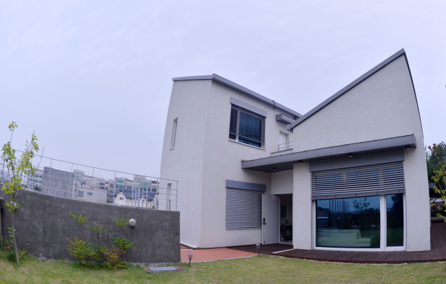 파주 패시브하우스.<br />이상섭 기자. babtong@heraldcorp.com
파주 패시브하우스.
이상섭 기자. babtong@heraldcorp.com