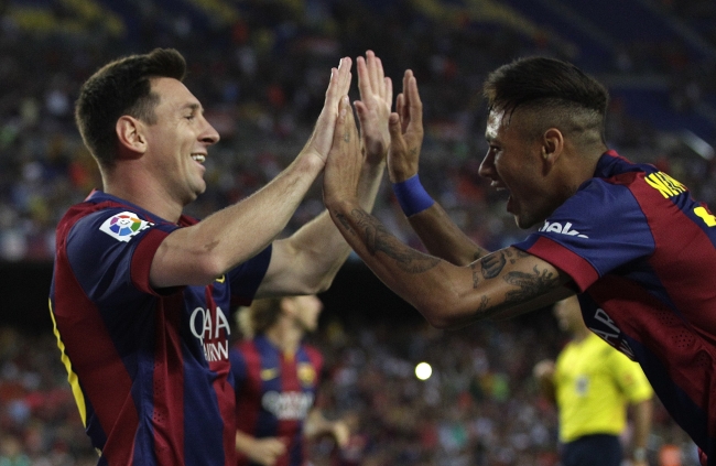 Barcelona’s Lionel Messi (left) celebrates his goal with Neymar on Monday.   AP-Yonhap