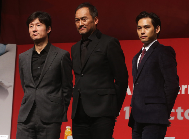 Ken Watanabe (center).   Yonhap