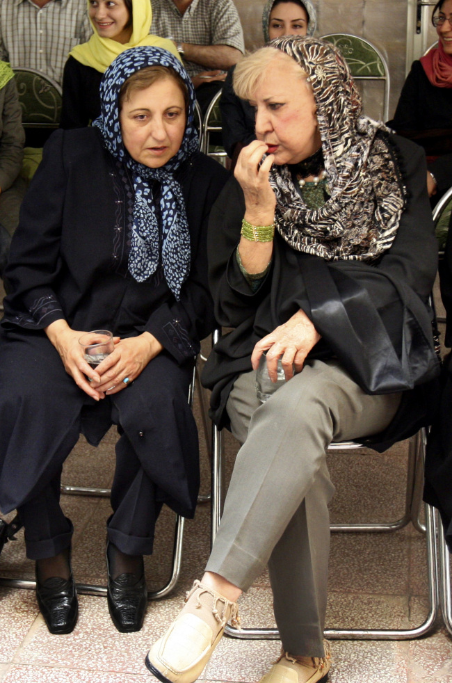 Iranian poet Simin Behbahani (right) talks to Iranian Nobel Peace Prize laureate Shirin Ebadi during a meeting on women’s rights in Tehran on Aug. 27, 2007.   AP-Yonhap