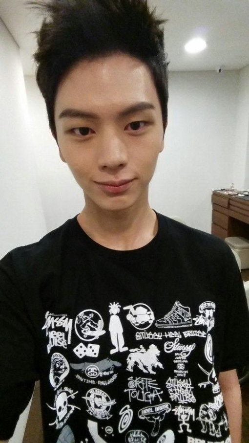 [사진출처=육성재 트위터]