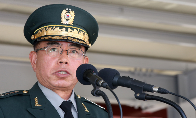 Army chief Gen. Kim Yo-hwan vows to root out violence at barracks.  (Yonhap)