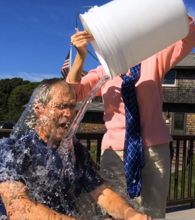 Former President George W. Bush participates in the “Ice Bucket Challenge” with the help of his wife, Laura Bush, in Kennebunkport, Maine.   AP-Yonhap