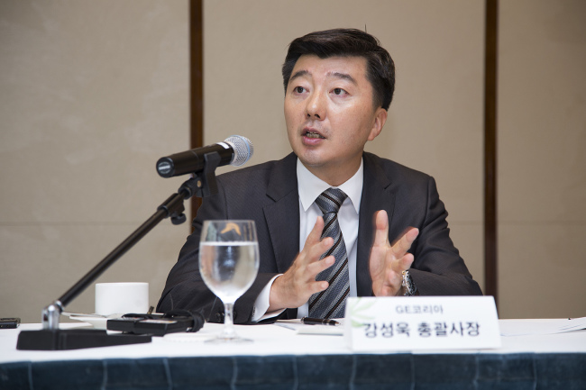 General Electric Korea president and CEO Khang Sung-wook speaks to the press at Westin Chosun hotel in downtown Seoul on Thursday.   GE Korea
