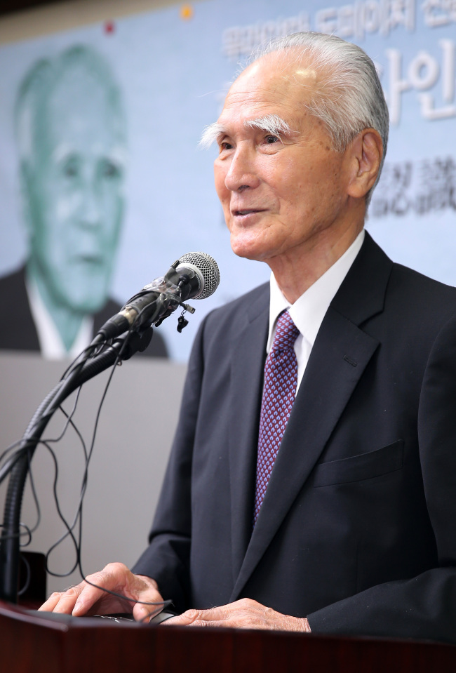 Former Japanese Prime Minister Tomiichi Murayama speaks at a seminar hosted by the Northeast Asia History Foundation in Seoul on Friday.   (Yonhap)