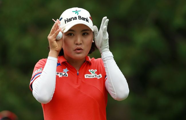 Korea’s Ryu So-yeon gestures while waiting to tee off on the eighth hole on Saturday.   AFP-Yonhap
