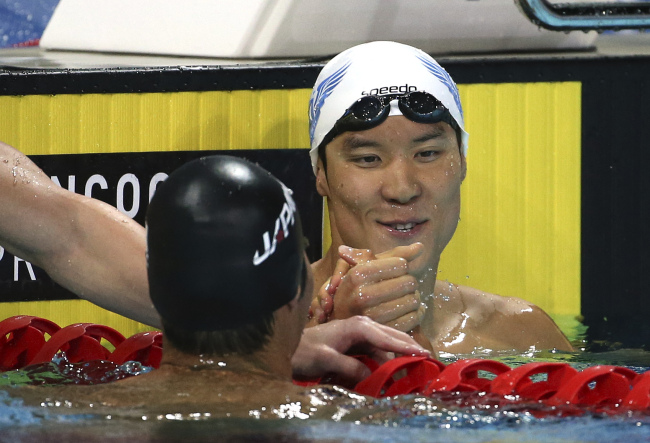 South Korean swimming star Park Tae-hwan won the men’s 400-meter freestyle race at the Pan Pacific Champions in Australia on Saturday. The 2008 Beijing Olympic gold medalist clocked in at 3 minutes, 43.15 seconds to finish the race ahead of Japan’s Kosuke Hagino.   AP-Yonhap