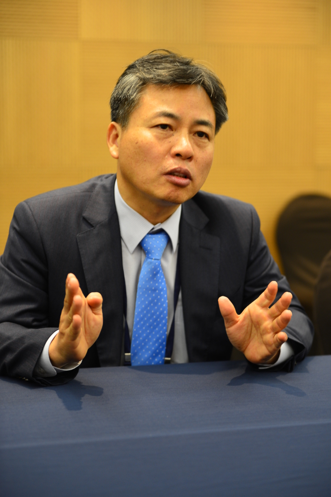 Eximbank senior executive director Shim Seop