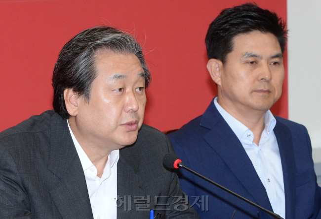 김무성 새누리당대표가 28일 오전 국회에서 열린 최고위원회의에서 모두발언을 하고 있다.이길동기자.gdlee@heraldcorp.com
김무성 새누리당대표가 28일 오전 국회에서 열린 최고위원회의에서 모두발언을 하고 있다.이길동기자.gdlee@heraldcorp.com
