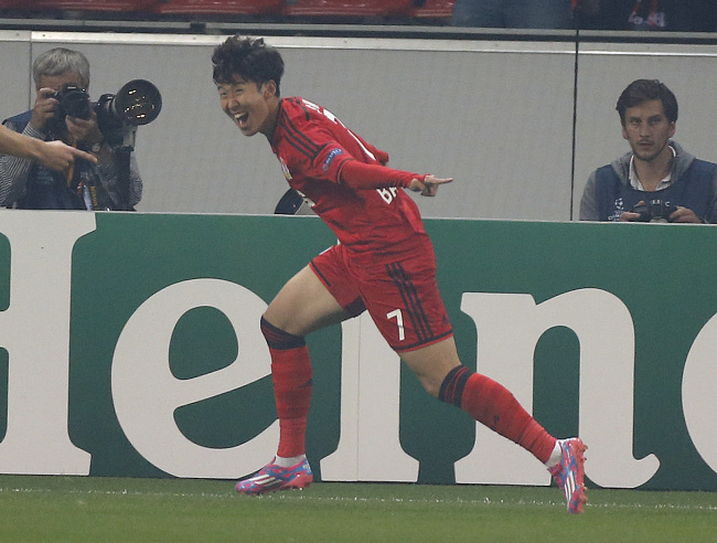 Leverkusen’s Son Heung-min celebrates his goal against FC Copenhagen on Wednesday.   AP-Yonhap