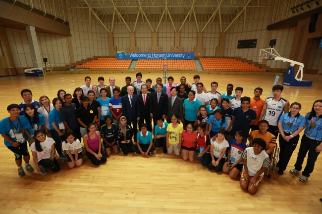 Executives from UNOSDP and Korean Air and participating students in the Youth Leadership Camp pose at a gymnasium of Honam University in Gwangju. Korean Air