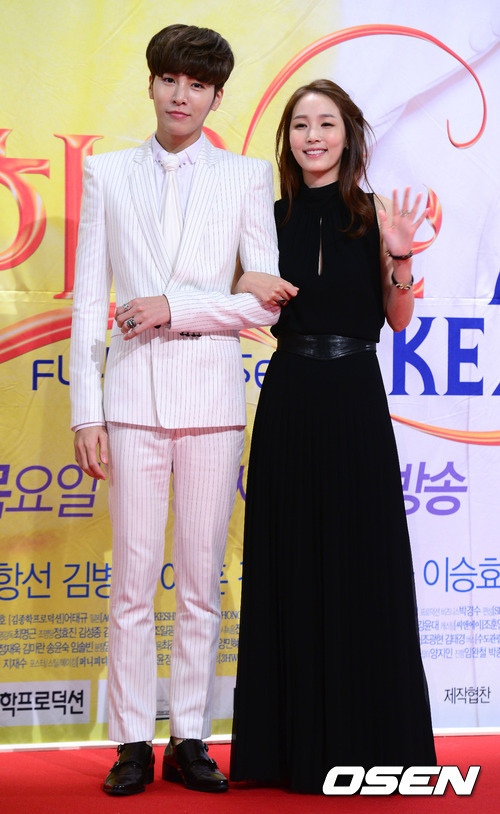 Actress Yoo Seol-ah and actor Noh Min-woo attend the press conference for television rom-com series “Full House Take 2” on Oct. 18, 2012. (OSEN)