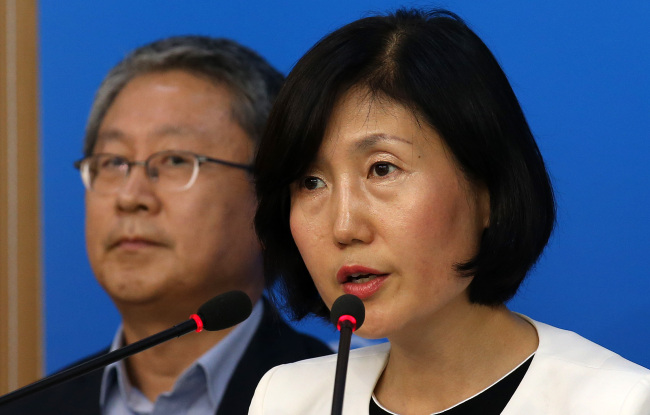 Gender Equality Ministry spokeswoman Lee Ki-soon addresses a press conference in Seoul on Monday.   Yonhap