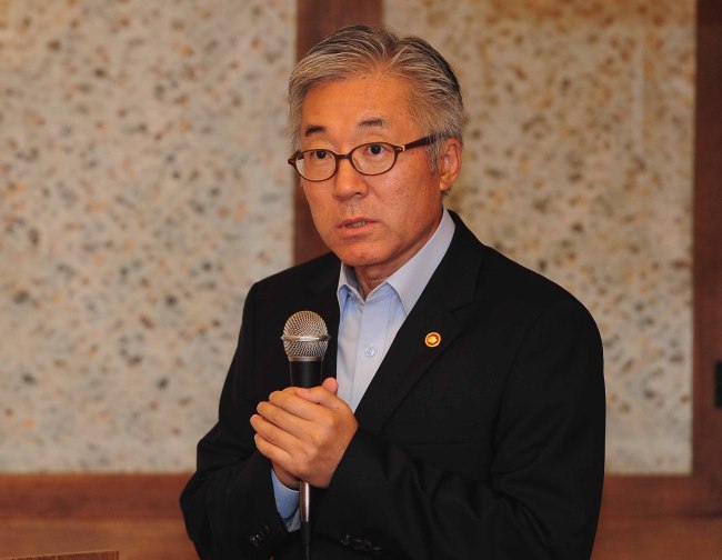 Culture Minister Kim Jong-deok