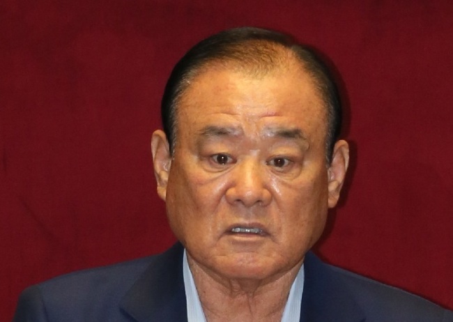 Rep. Song Kwang-ho of the ruling Saenuri Party makes his last petition to the lawmakers before the voting at the National Assembly on Wednesday. (Yonhap)